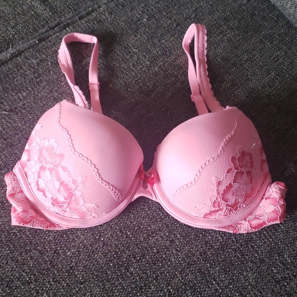 2/30$ Victoria's Secret Sz 32B